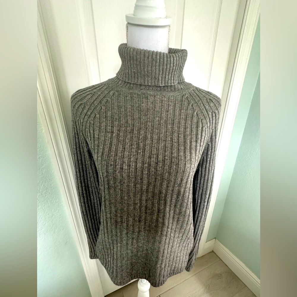 Oscar by Oscar de la Renta 85% Silk 15% Cashmere Turtleneck Sweater Gray M